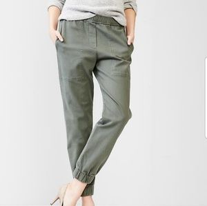 Gap  jogger style pant.